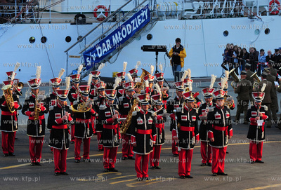 Gdynia. Final Festiwalu Orkiestr Wojskowych. Wsrod...
