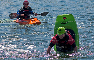 Gdynia. Targi Wiatr i Woda. Pokaz kajakowego freestylu...