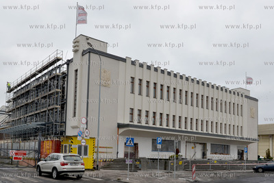 Gdynia. Dobiega konca remont elewacji budynku dawnego...