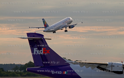 Port Lotniczy Gdansk. Nz.Statecznik pionowy ATR-a FedEx...