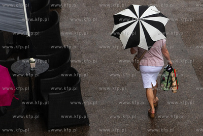 Letnia ulewa na ulicy Podwale Staromiejskiej w Gdańsku.
22.07.2025
Fot....