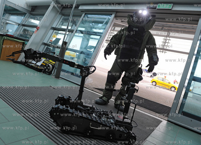 Morski Oddzial Strazy Granicznej gdanskiego lotniska...