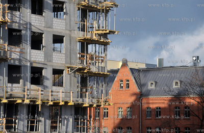 Budowa przez firm Hossa osiedla Garnizon na terenie...