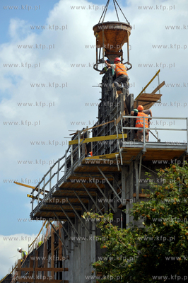 Budowa apartamentowca Kwartal Kamienic przez firme...