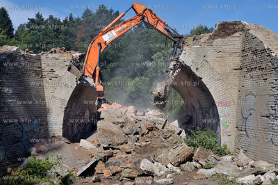Wyburzanie ostatniego starego wiaduktu dawnej trasy...