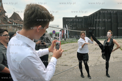 Otwarcie Teatru Szekspirowskiego w Gdansku. Po ogloszeniu...