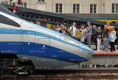 Stacja PKP Gdynia Glowna. Pokaz testowego pociagu pendolino....