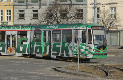 Gdansk. Tramwaj w barwach klubu sportowego Lechia Gdansk...