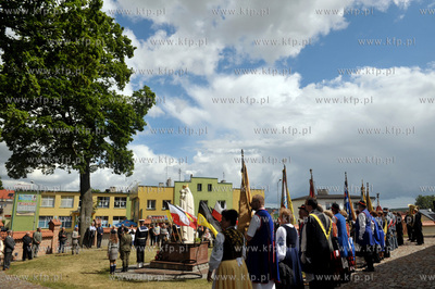 Zukowo na Kaszubach. Plac przed kosciolem sw. Jana...
