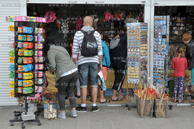 Gdynia. Sklep z pamiatkami przy Nabrzezu Pomorskim....