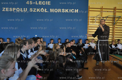 Franciszkanin ojciec Lukasz Buksa podczas reklolekcji...