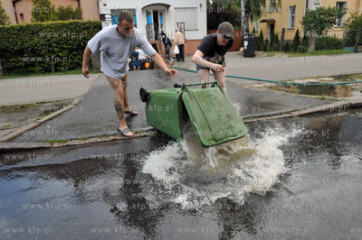 Zalany Gdańsk po intensywnych opadach deszczu. Wylewanie...