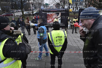 Międzynarodowy Strajk Kobiet.  Targ Drzewny w Gdańsku...