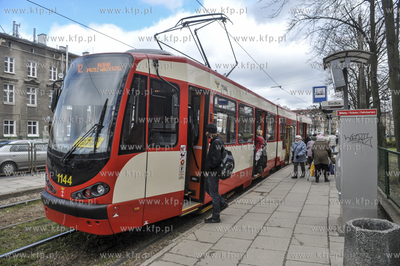 Gdańsk Siedlce. Ul Kartuska pomędzy 195 a 205. Tramwaj...