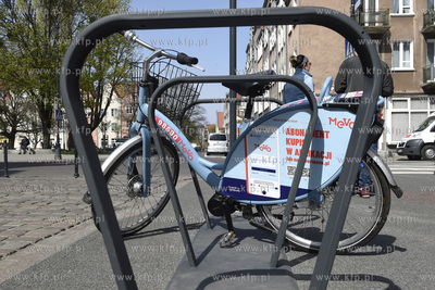 Stacja systemu roweru metropolitalnego Mevo na ulicy...