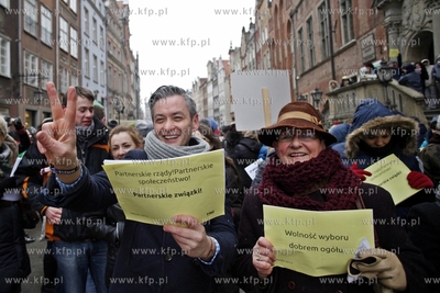 Gdansk. ul. Dluga manifa zorganizowana przez Trojmiejska...