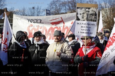 Pikieta pod Urzędem Wojewodzkim w Gdansku w gescie...