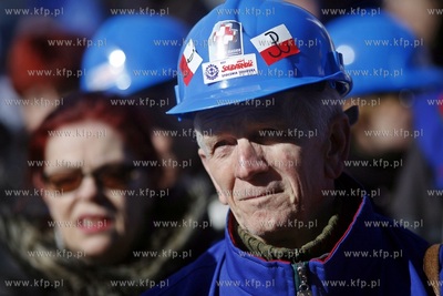 Pikieta pod Urzędem Wojewodzkim w Gdansku w gescie...