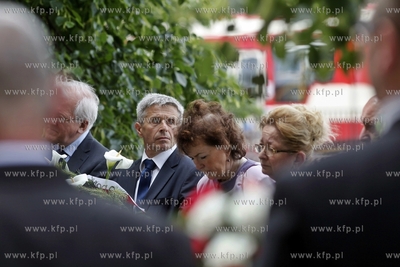 Odsloniecie tablicy upamietniajcej fakt, ze w budynku...