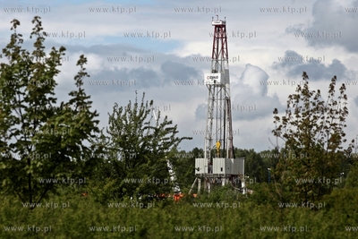 Przygotowania do pierwszych odwiertow w poszukiwaniu...