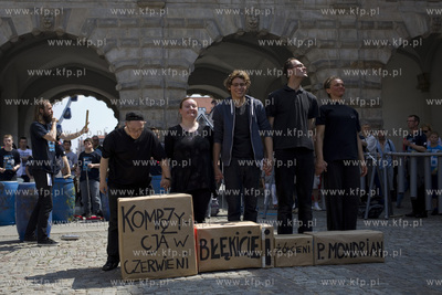 Parada ul. Długą i Długi Targ w Gdańsku kończąca...