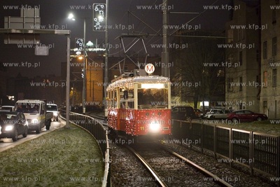 Świąteczny tramwaj Enka z 1952 r. udekorowana 150-metrowym...