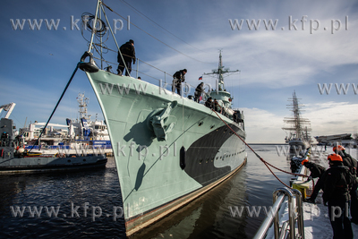Okręt-muzeum ORP "Błyskawica" opuścił Nabrzeże...