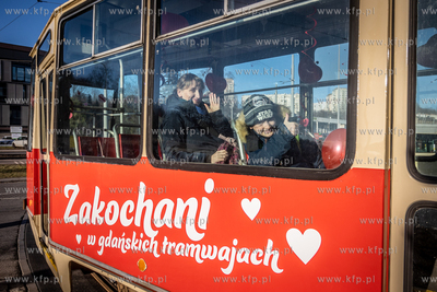 Walentynkowy tramwaj Konstal 105N z historycznej floty...