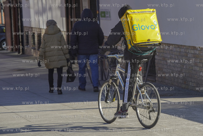 Kurier Glovo. 20.03.2020 fot. Paweł Marcinko / KFP