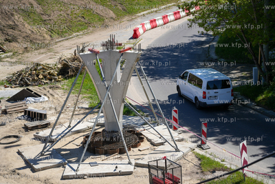 Trwa modernizacja wiaduktu drogowego i przebudowa kładek...