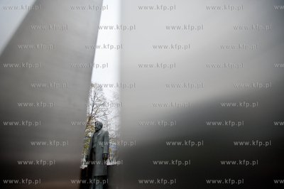 Pomnik Karl Heinricha Marx i Frederyk Engelsa na Marxengelsforum...