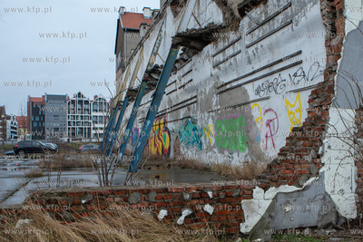 Gdansk. Pustostan  miedzy ulicami Owsiana i Wspornikowa....