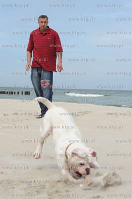 Przemyslaw Saleta ze swoim psem Milky Way, 8-miesieczna...