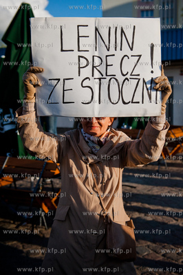 Gdansk. Happening przed Brama Historyczna nr 2 Stoczni...