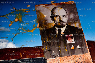 Gdansk. Happening przed Brama Historyczna nr 2 Stoczni...