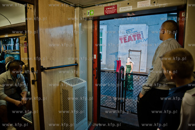 Gdynia. Dworzec Glowny PKP. Przedstawienie pt. ...i...