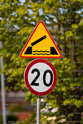 Gdansk. Sobieszewo. Odremontowany most pontonowy. 06.05.2014...