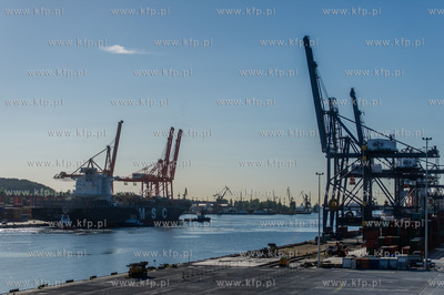 Najwiekszy kontenerowiec w historii portu MSC Charleston,...