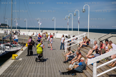 Upalny, bardzo sloneczny, sobotni dzien na plazy i...