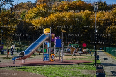 Gdansk. Jesienne, sloneczne przedpoludnie w Parku Orunskim.
Nz...