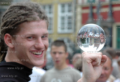 Jarmark Dominkanski w Gdansku. Kamil z Ostrody zongluje...