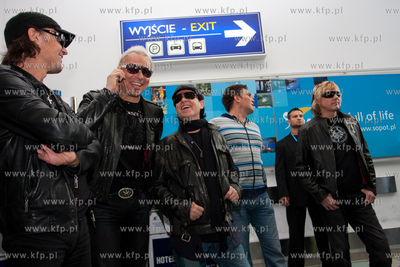 Gdansk, Rebiechowo. Dariusz Michalczewski wita na lotnisku...