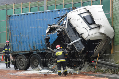 Gdynia. Z niewyjasnionych przyczyn samochod ciezarowy...