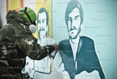 Mlodzi Solidarni, malowanie graffiti w Freedom Skatepark...