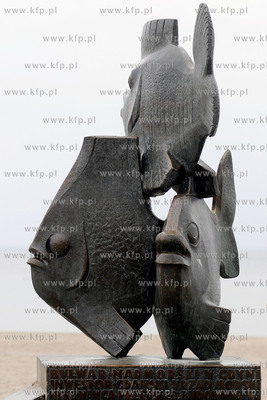 Pierwszy dzien kalendarzowej wiosny w Gdyni. Nz Rzezba...