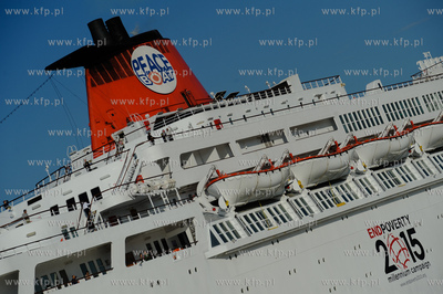 Gdansk Nowy Port. Kanal Motlawy. Wyjscie z portu. Japonski...