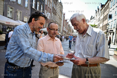 Akcja promocyjna Mlodych Demokratow na rzecz wsparcia...