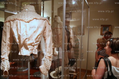 Muzeum Sopotu. Otwarcie wystawy Modna Pani u Wod (...