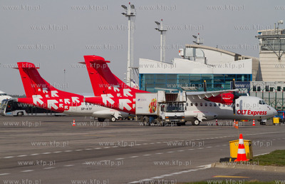 Gdansk, Rebiechowo. Nz. ATR-y linii OLT Express. 12.04.2012...