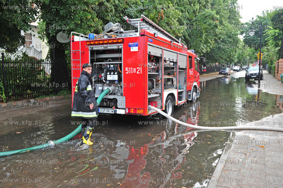 Sopot. Ulica Poniatowskiego. Ulewny popoludniowy deszcz...